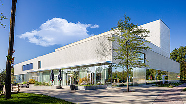 Foto van de voorgevel van het Leietheater in Deinze.