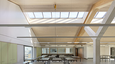 Foto van een leslokaal in het nieuwe Stemstroomgebouw van Campus Cadix in Antwerpen.