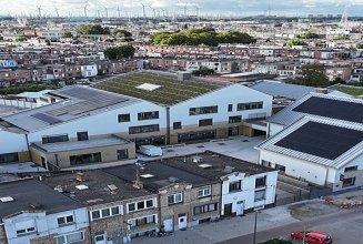 Luchtfoto van Focus Noord, een nieuwe onderwijscampus van het Stedelijk Onderwijs Antwerpen in Deurne-Noord.
