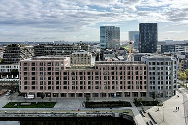 Photo de Cadix A5, un complexe résidentiel à grande échelle au Kattendijkdok à Anvers.