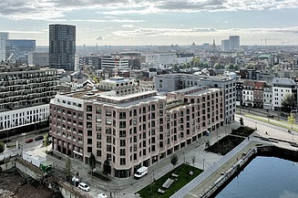 Luchtfoto van de nieuwe Residentie Cadix A5, gelegen op het Eilandje in Antwerpen. Op de foto kan je de residentie die uit vijf verschillende appartementsgebouwen goed zien.  