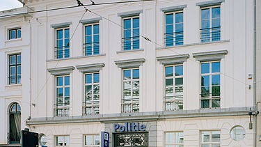 Photo of the restored facade of the new Antwerp Regional Police Office on Lange Gasthuisstraat in Antwerp. 