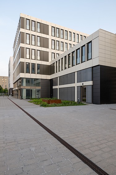 Foto van de achterzijde van Moiré - SQ27 in Belval, Luxemburg.