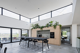 Foto van de keuken in het kantoorgebouw op de nieuwe GRL Glass Recycling and Logistics site in Beringen.
