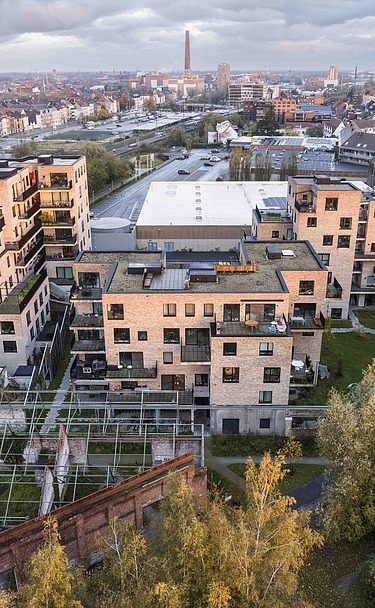 Photo prise par un drone du Cohousing Bijgaardehof à Gand- Sint-Amandsberg.