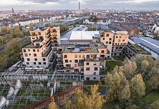 Photo prise par un drone du Cohousing Bijgaardehof à Gand- Sint-Amandsberg.