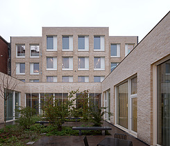 Photo du patio du nouveau bureau régional de la police de Merksem