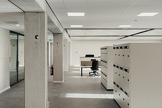 Image of an office space in the Voer and Dijle Police Station in Tervuren-Vossem.