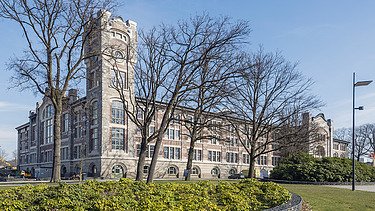 Photo de la façade du Thor Central dans le Thor Park à Genk.