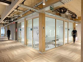 Interieurfoto in het kantoorgebouw van het nieuwe service center voor Elia in Kruisem.