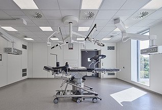  Foto van een nieuwe operatiezaal in ZMK (Ziekenhuis Maas en Kempen) in Maaseik.