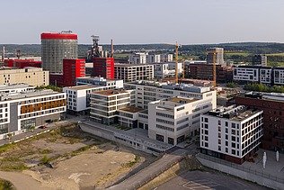 Dronefoto van de achterzijde van Moiré - SQ27 in Belval, Luxemburg.