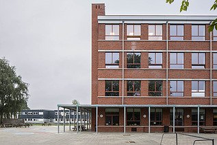 Photo du bâtiment rénové du GO ! STrEaM Campus Groot Schijn à Deurne.