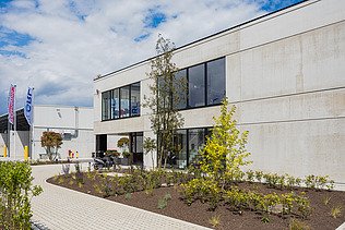 Photo du bâtiment administratif du nouveau site de GRL Glass Recycling and Logistics à Beringen.