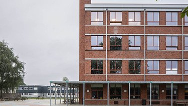 Photo of the renovated building of the GO! STrEaM Campus Groot Schijn in Deurne.