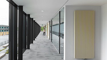Gang IncubaThor Genk Photo of a corridor in IncubaThor at Thor Park Genk, a modern office building.