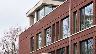 Photo de la façade du nouveau centre de soins MRS Christine à Ekeren