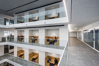 Photo of the study niches in the central hall in T2 Campus at Thor Park in Genk.