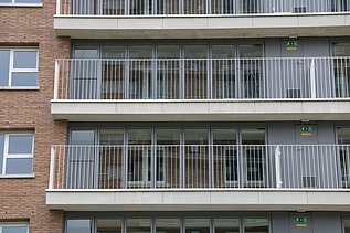 Photo of the facade of one of the Venezuela towers, social housing towers in Antwerp-Luchtbal.