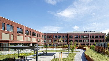 Foto van de terraszone van het nieuwe woonzorgcentrum WZC Christine in Ekeren