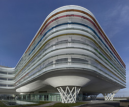 Detailfoto van het exterieur van AZ Zeno in Knokke.