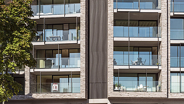 Photo de détail de la façade de la résidence Books à Kolonel Dusartplein à Hasselt.