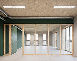 Foto van de een klaslokaal in het nieuwe schoolgebouw voor VTS Sint-Niklaas.