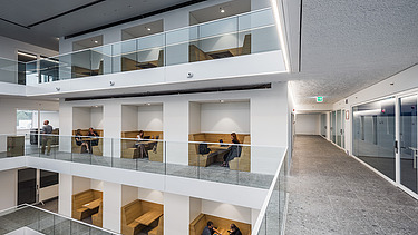 Studies T2 Campus Genk Photo of the study niches in the central hall in T2 Campus at Thor Park in Genk.