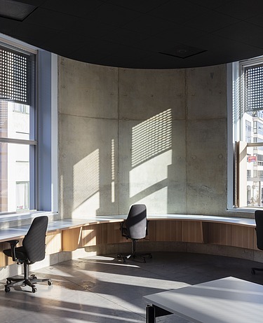 Photo of a reading room in the archives of the Stadsarchief in Sint-Niklaas.