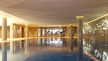 Een foto van het zwembad van het Tangla Hotel in Brussel.