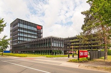 Foto van het nieuwe hoofdkantoor voor H. Essers in Genk.