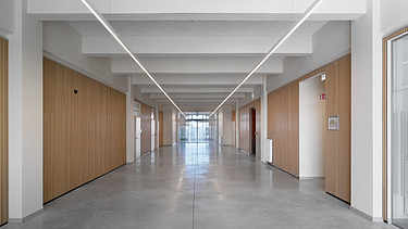 Photo d'un couloir du MRCC à Ostende, le Centre de coordination et de sauvetage maritime.