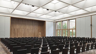 Photo of the large conference room in the new office building of Landesvertretung Baden-Württemberg in Brussels.