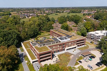 Luchtfoto van het nieuwe woonzorgcentrum WZC Christine in Ekeren