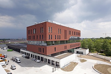 Foto van de brandweerkazerne op Campus H. aan het Albertkanaal in Hasselt.