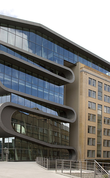 State-of-the-art extension of Umicore's office building Photo of the modern extension of the Umicore office building in Hoboken. Its striking, sculptural architecture immediately catches the eye.